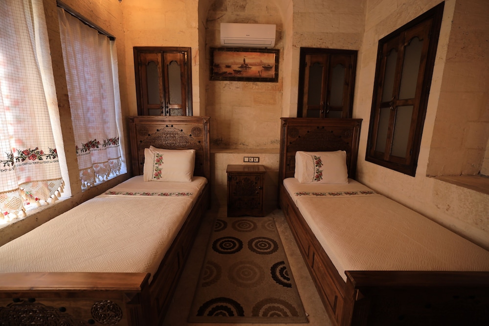 Nahrin Hotel & Art 28/39