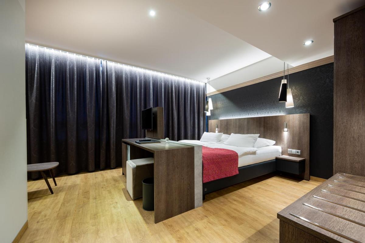Kronenhotel Stuttgart 16/50