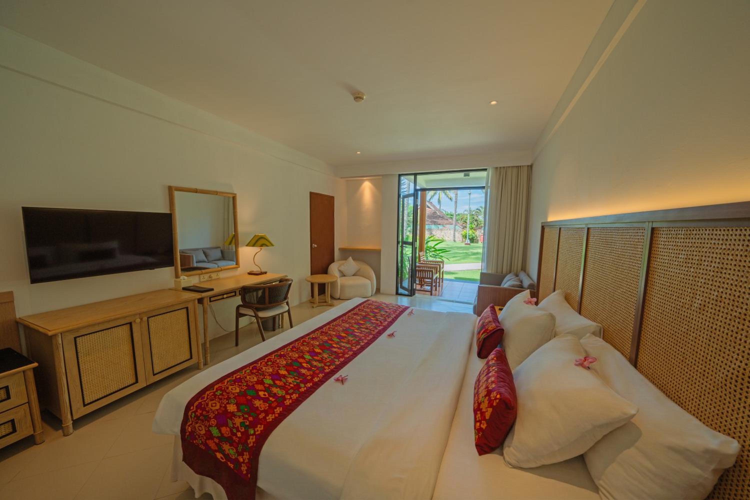Grand, Tropical, Deluxe, Ocean View