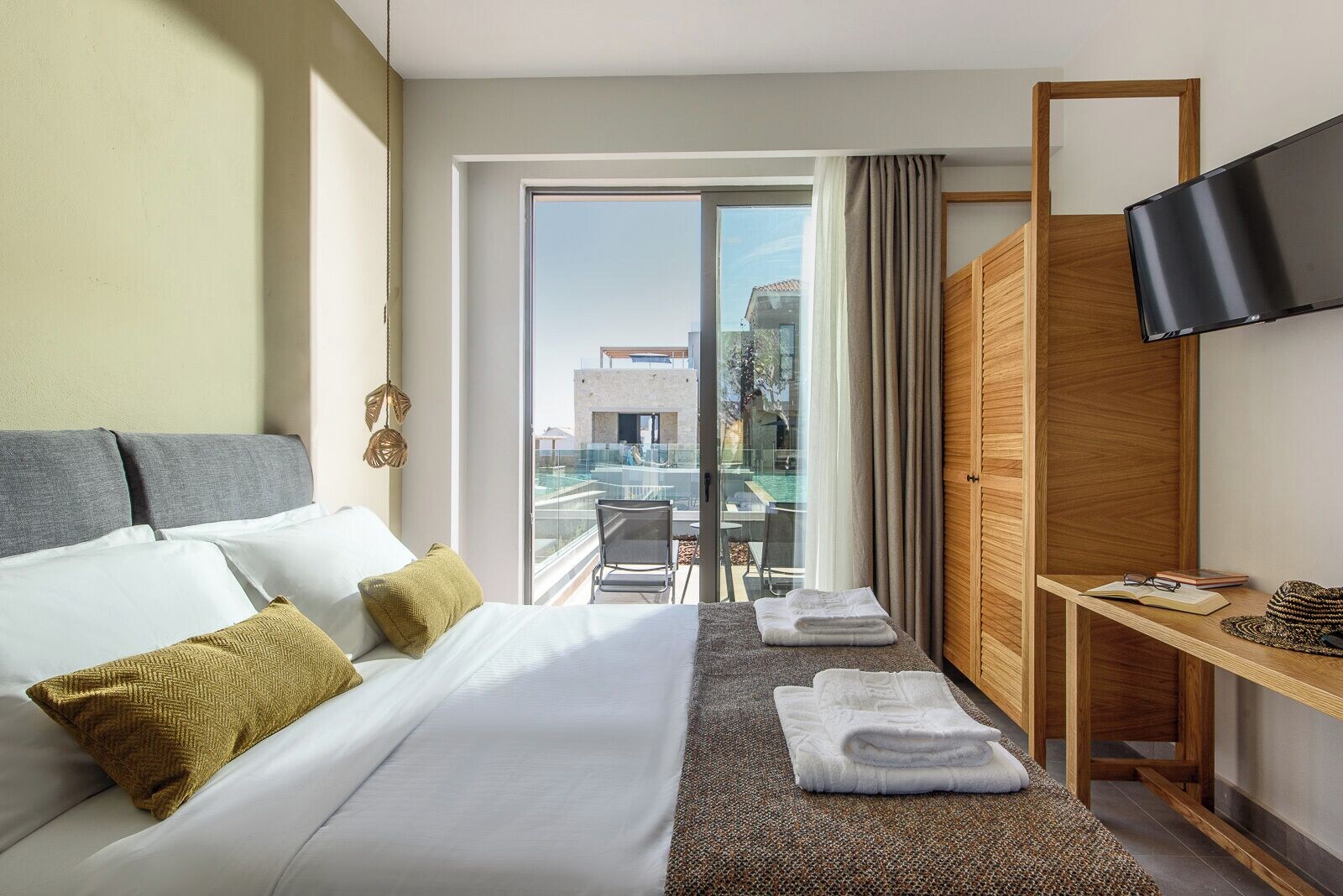 1 BEDROOM, APARTMENT, DOUBLE BED, POOL FRONT, 2 SOFA