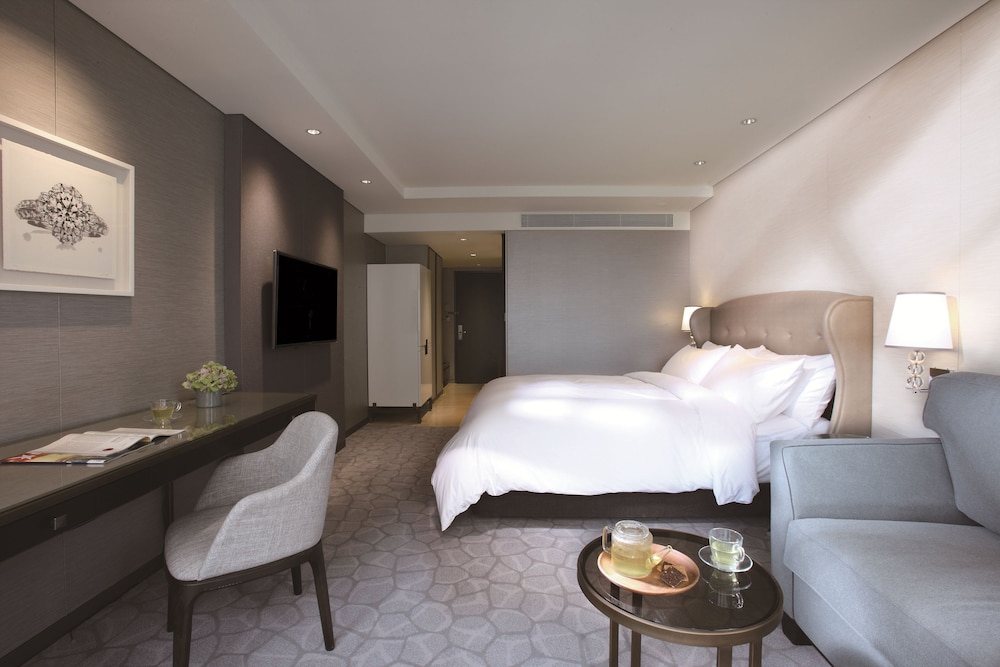 Paradise Hotel Busan 25/75