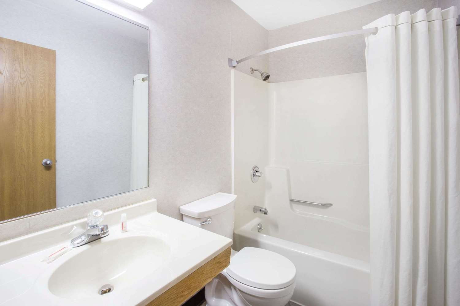 Burgundy Inn & Suites 3/5
