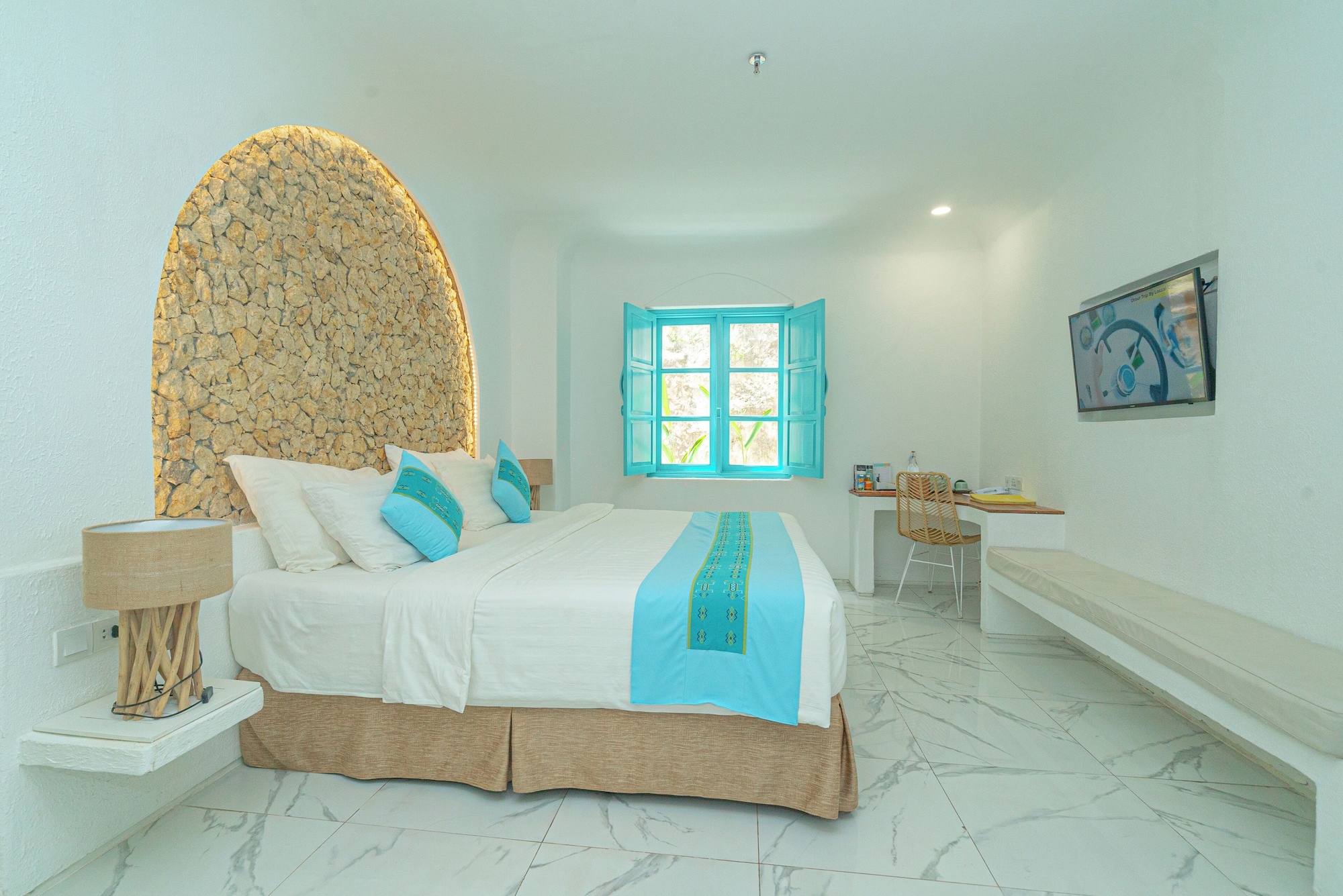 Suite, King Bed, No Window