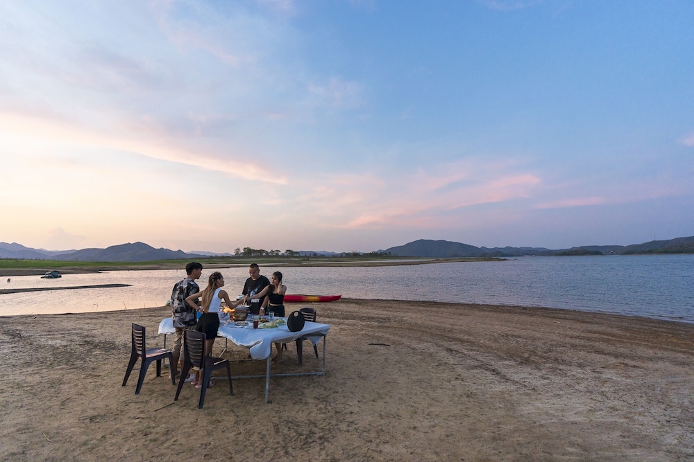 Kaengkrachan Boathouse Paradise Resort 67/78