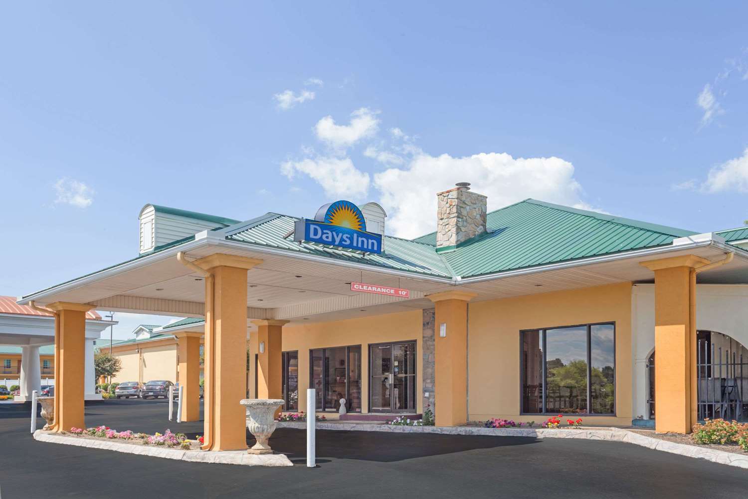 Days Inn by Wyndham Lenoir City 1/11