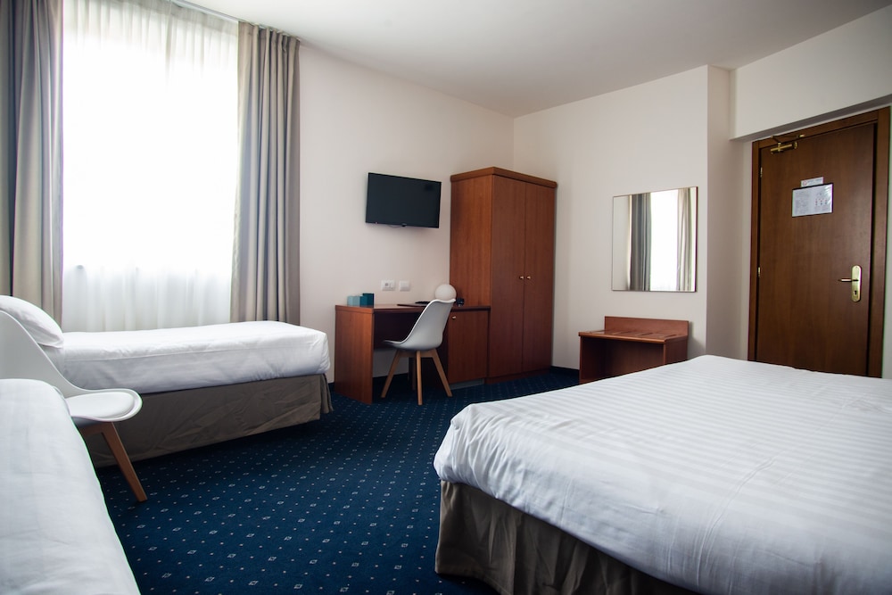 HOTEL GLIS 17/64