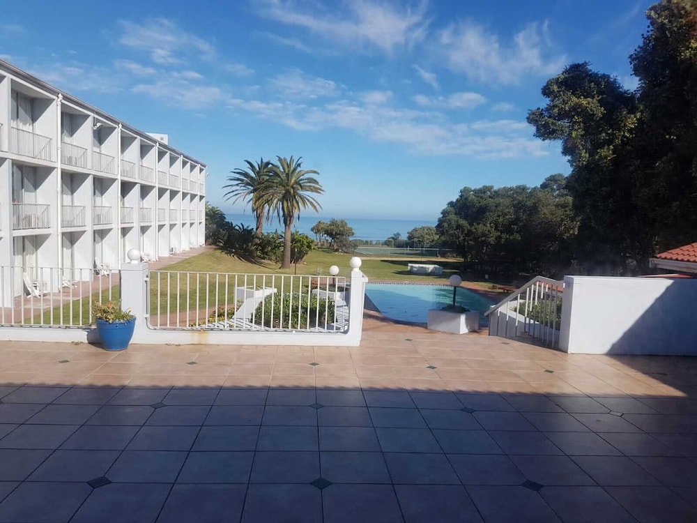 Wilderness Beach Hotel 53/65