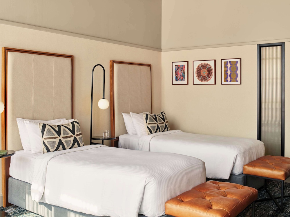 VIP, TWIN BEDS