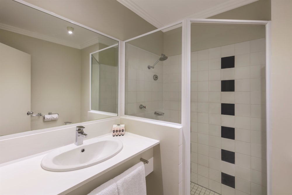 Mercure Brisbane Garden City 19/67