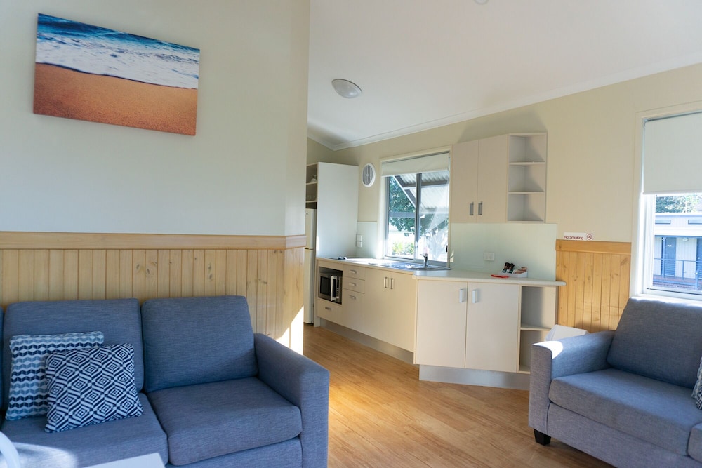 SHOAL BAY HOLIDAY PARK 38/70