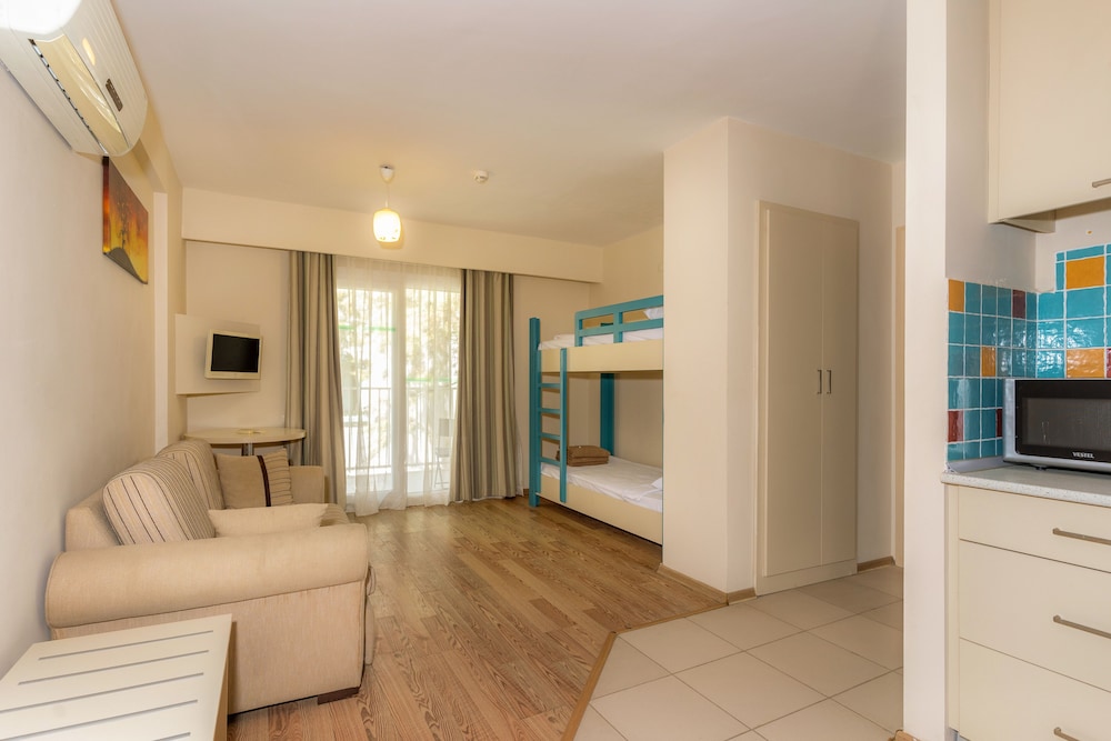 Bodrum Beach Resort 52/65