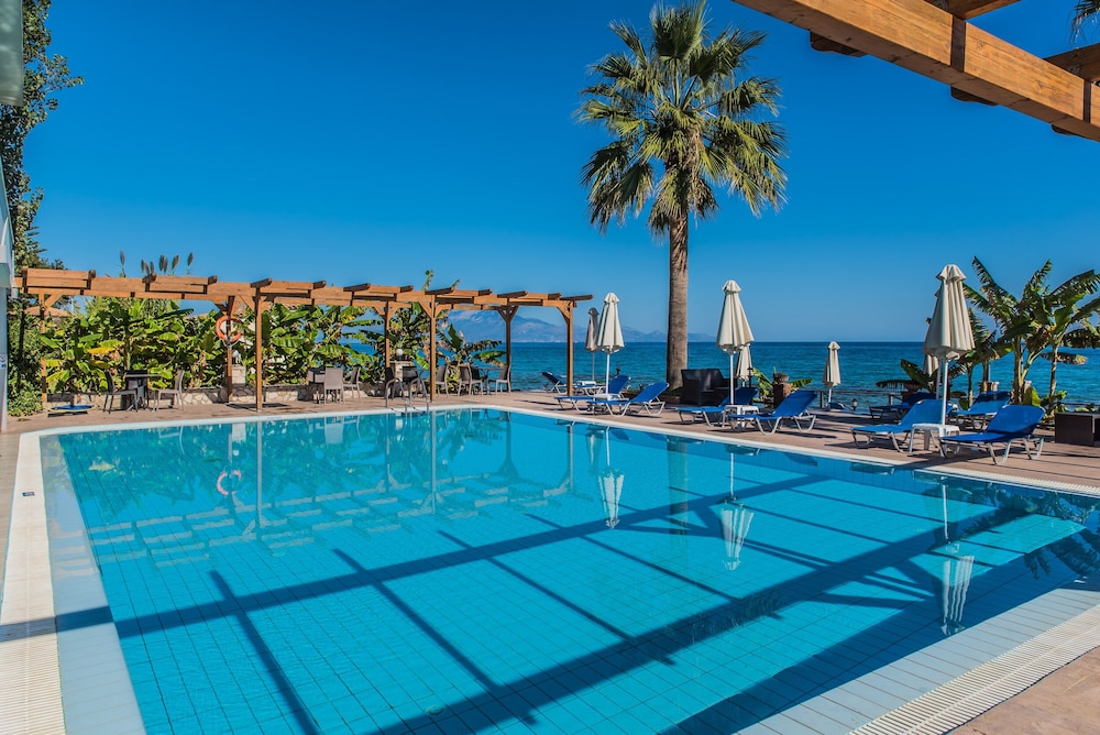 Belussi Beach Hotel & Suites 32/50