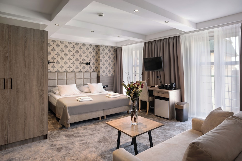 Maksymilian Hotel 27/70