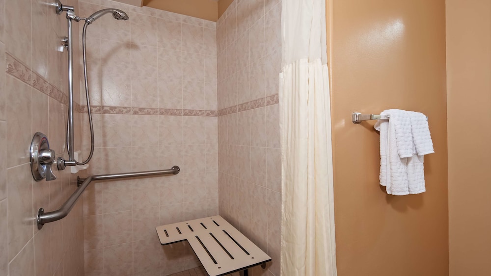 Best Western Plus Capitola By the Sea Inn Suites 11/55