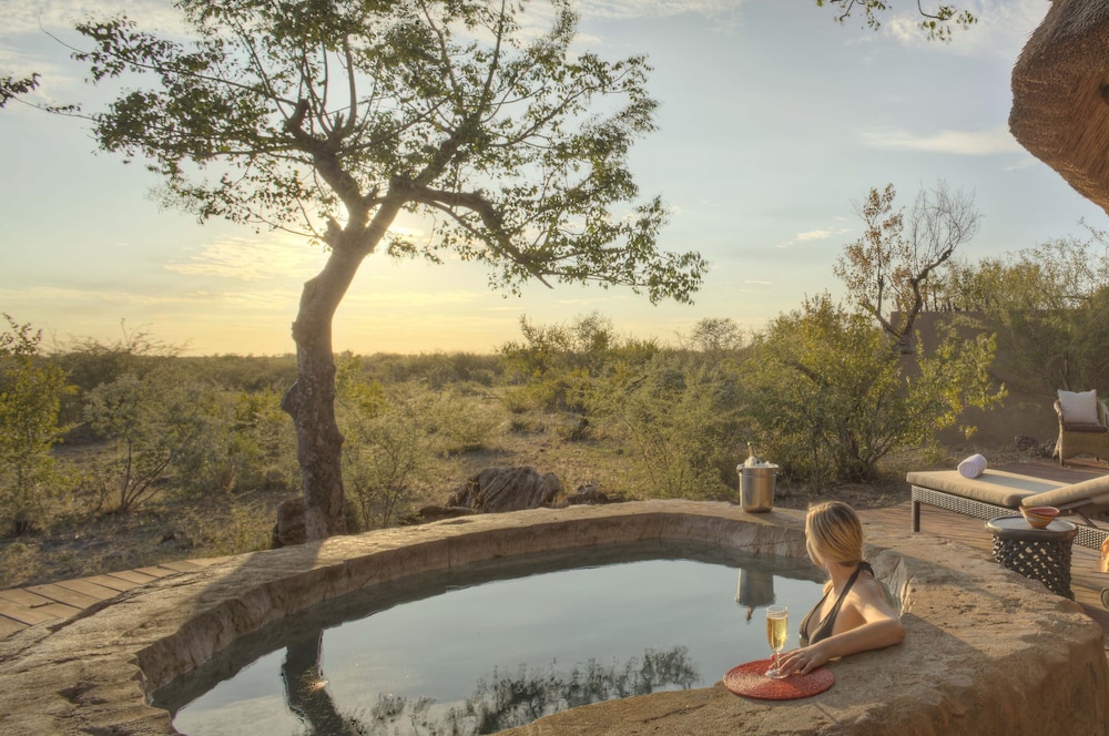 Rhulani Safari Lodge 11/76