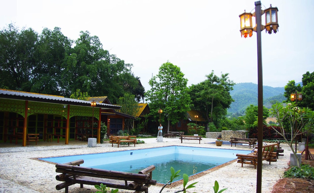 Areeya Phuree Resort 12/51