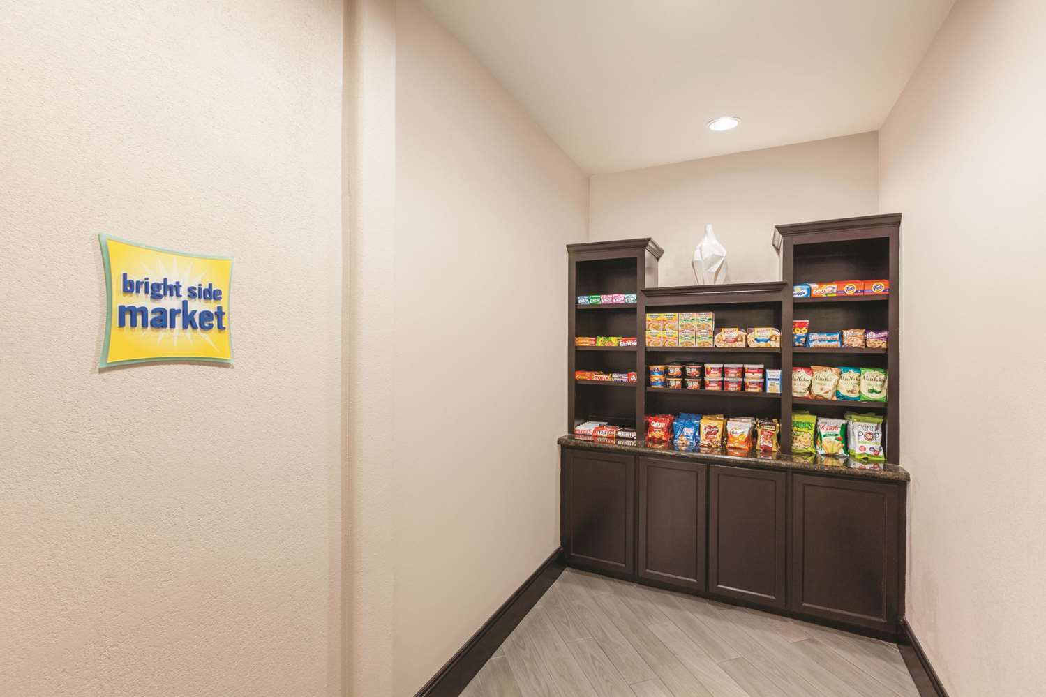 La Quinta Inn & Suites by Wyndham Houston Bush Intl Airpt E 8/30