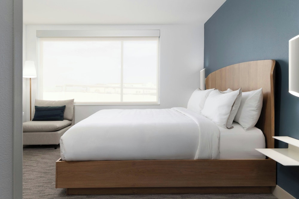 STUDIO, KING BED, ACCESSIBLE