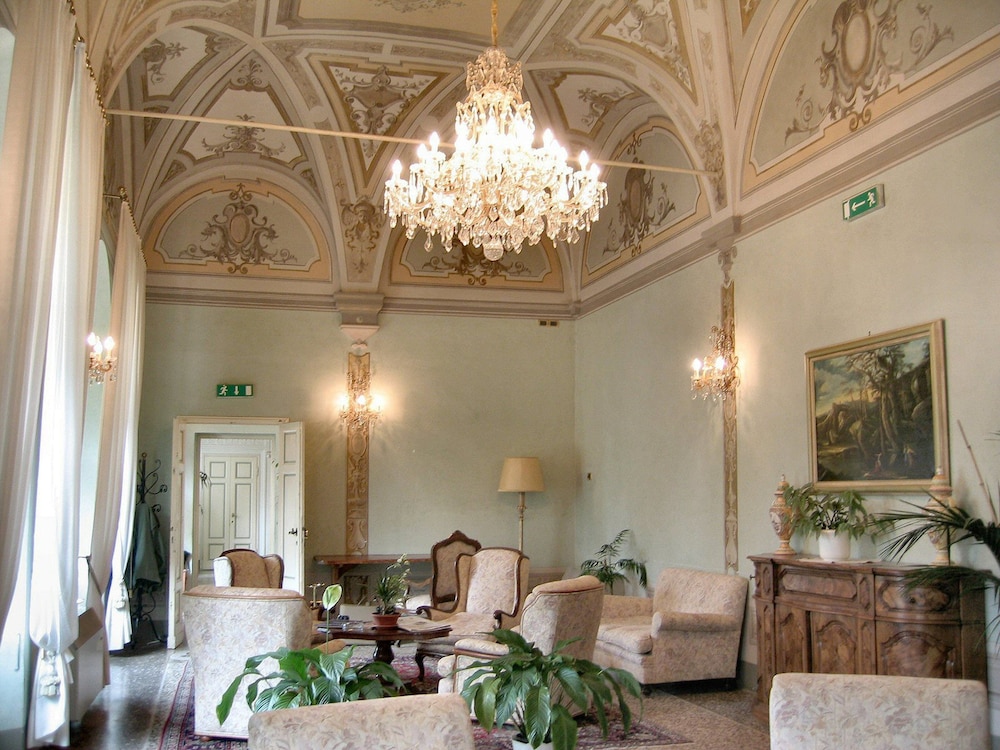 Fantastic Garden Hotel 34/50