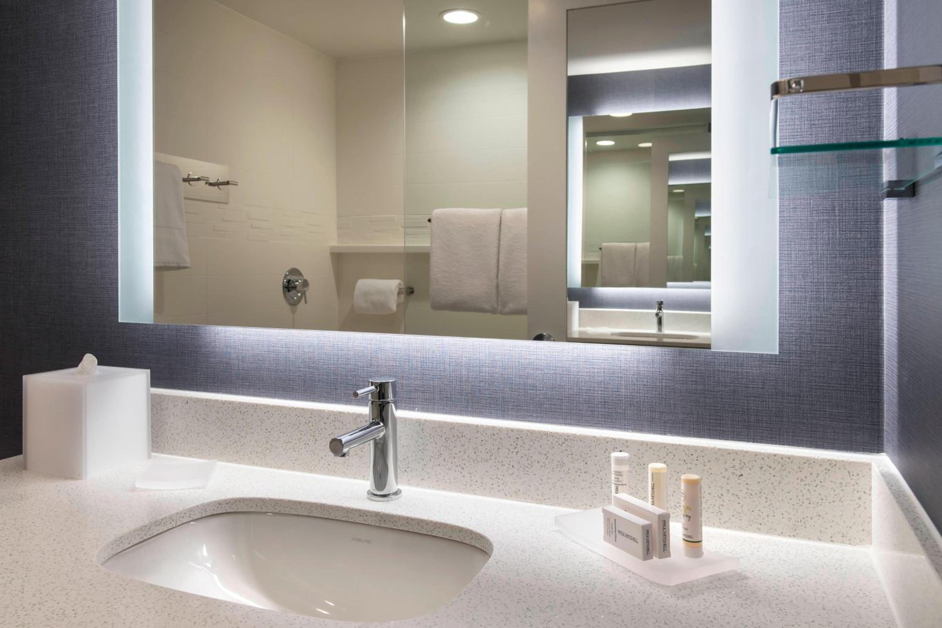 استوديو بسرير كوين مع أريكة لذوي الإعاقة، Residence Inn By Marriott Lancaster 3/8
