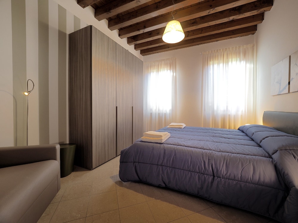 Venetian Style 1 7/38