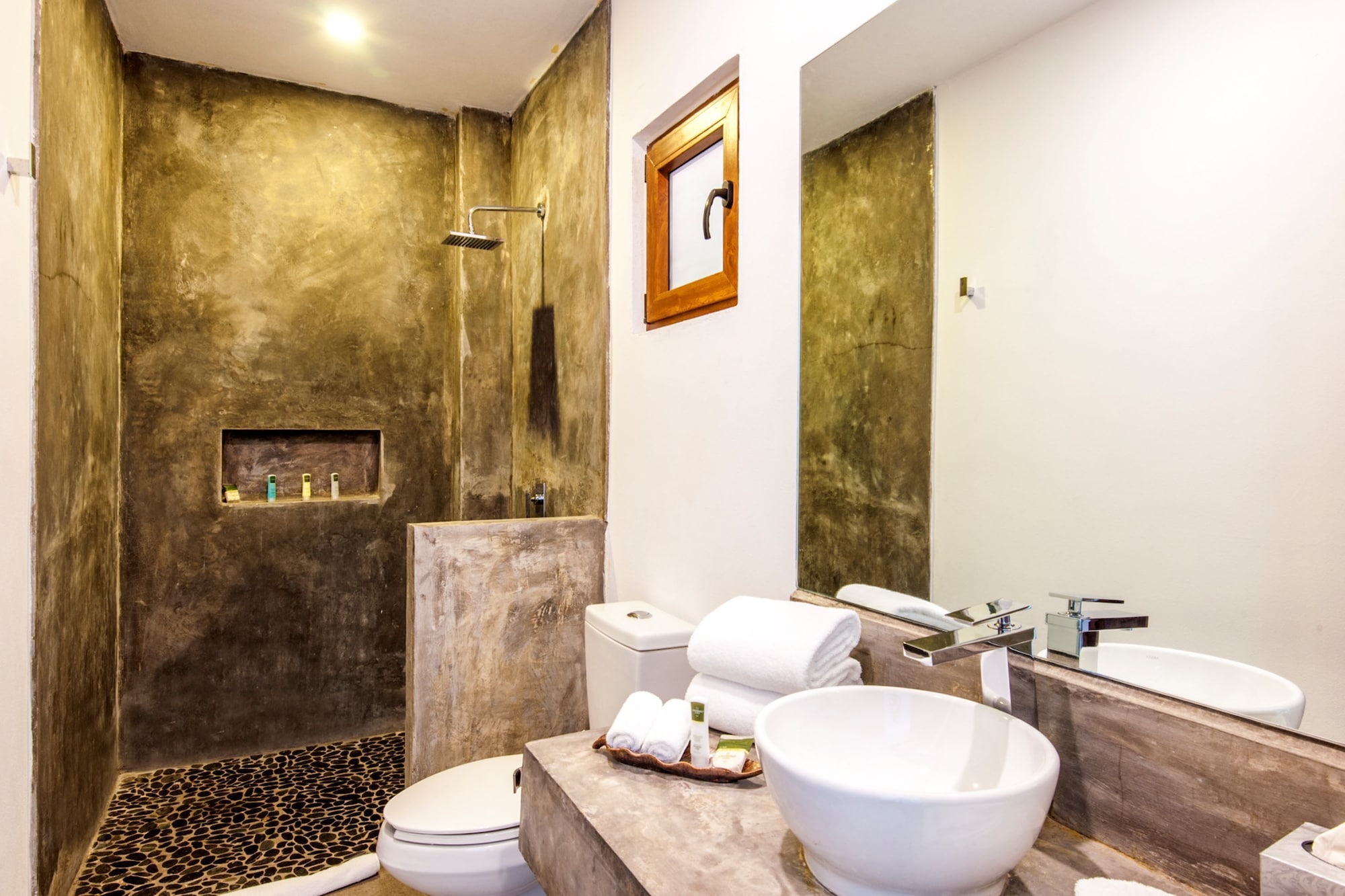 جناح تنفيذي بسرير كينج وسرير كوين بإطلالة على البحر مع أريكة، Hotel Ysuri 2/2