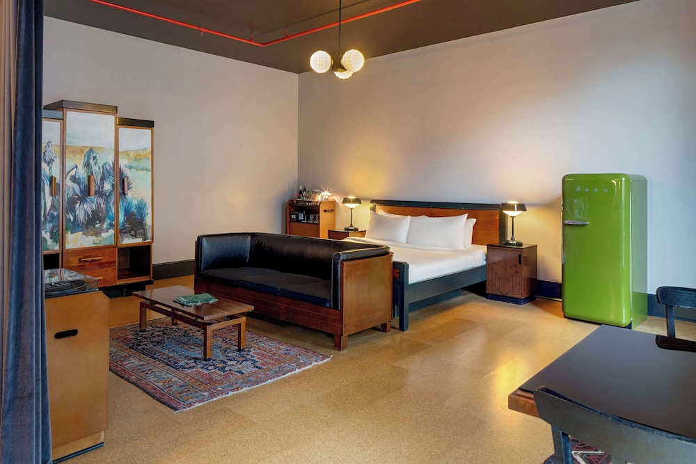1 BEDROOM, SUITE, PATIO