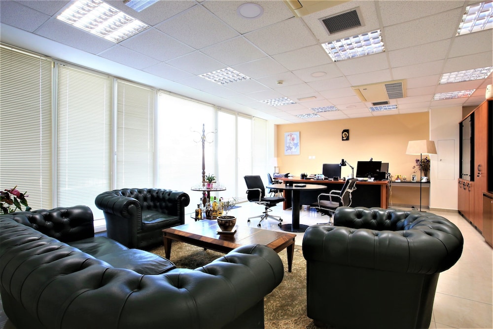 GK Airport Suites 26/49
