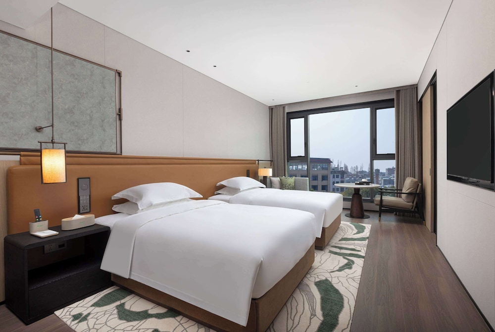 Wyndham Garden Xiangyang Xiangzhou 6/18