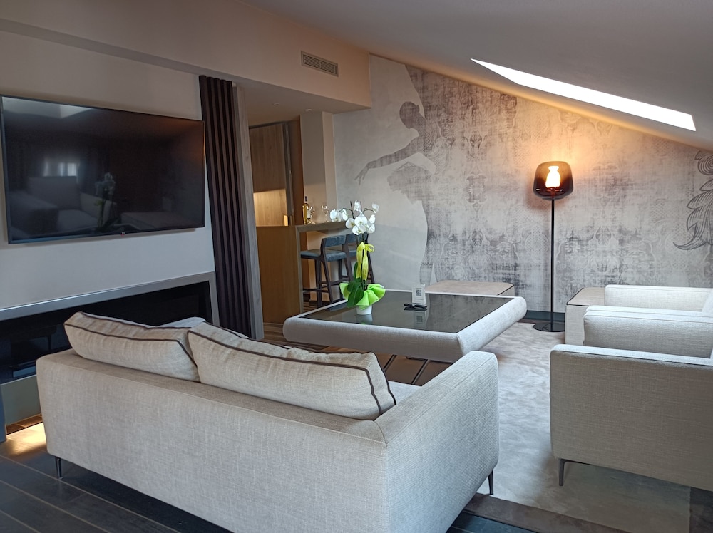 Miramare Suites 33/42
