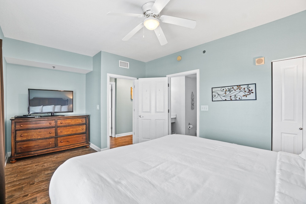 2 BEDROOMS, CONDO, BEACH FRONT