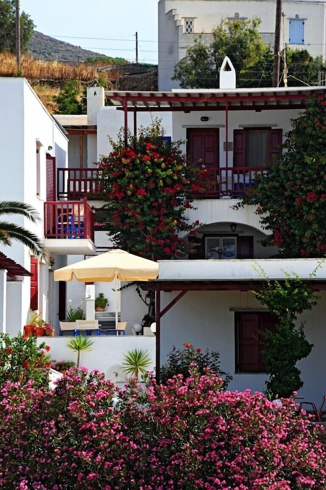 Akrogiali Hotel 3/34