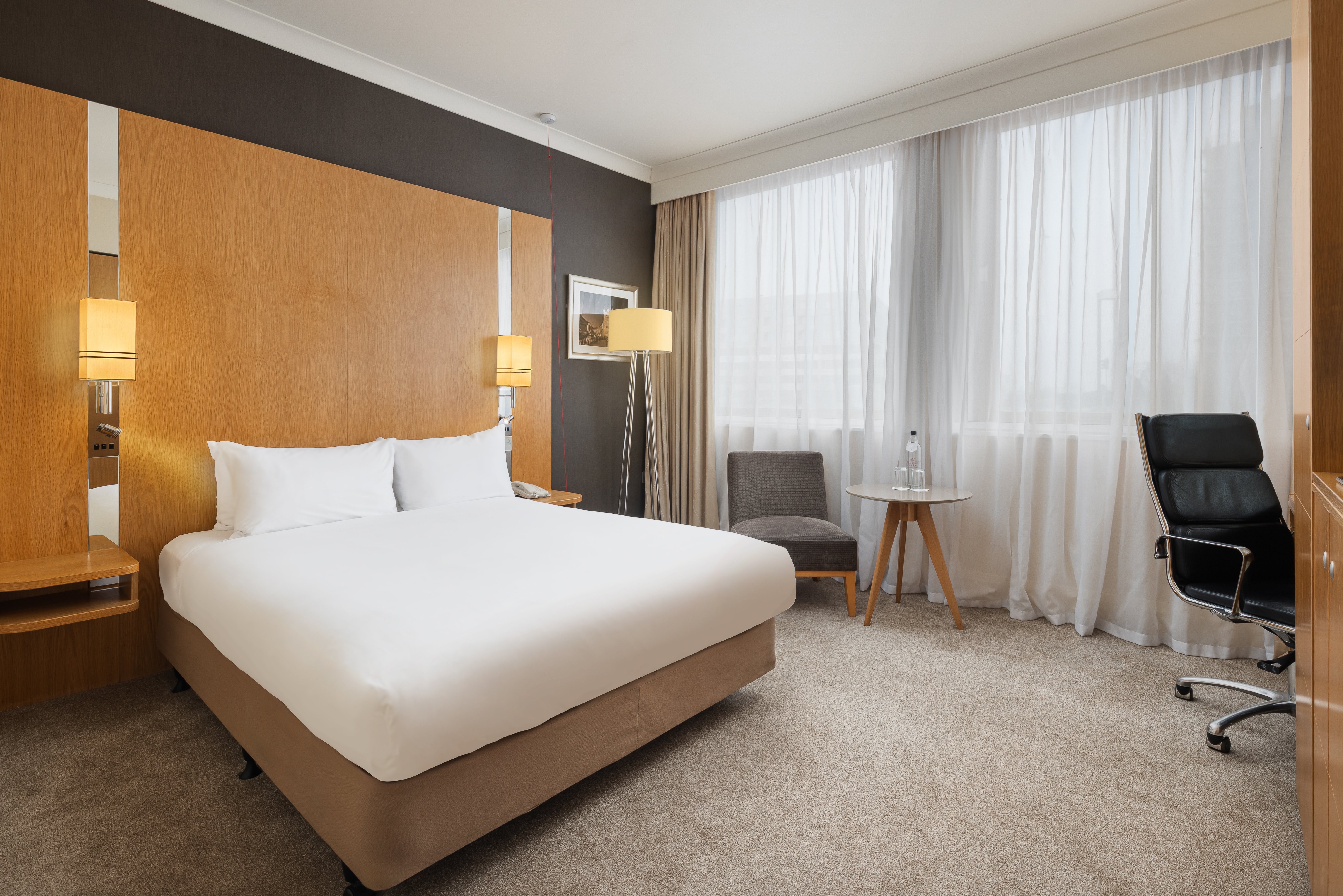Crowne Plaza Ealing 25/76