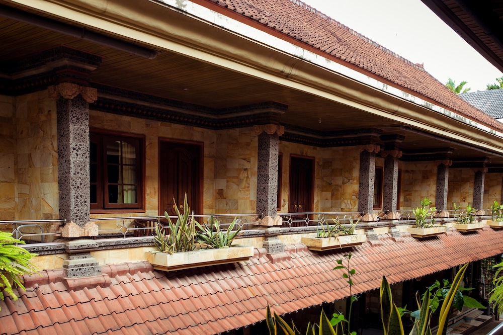 Segara Sadhu Inn 50/62