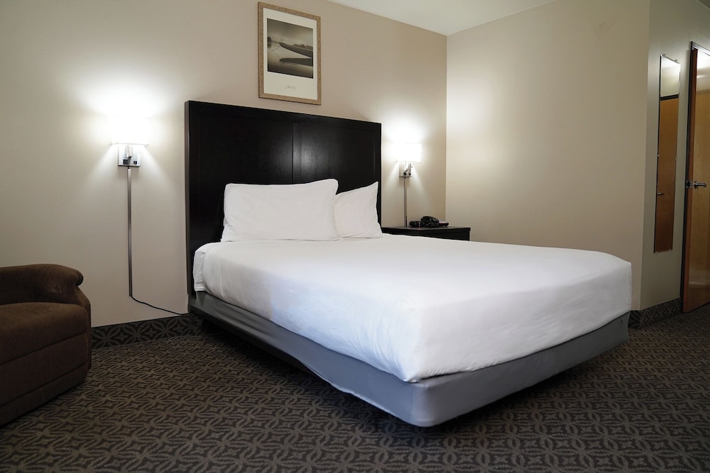 ROOM, QUEEN BED, ACCESSIBLE
