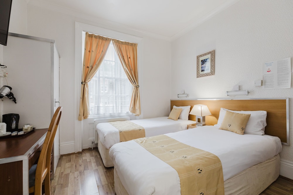 Falcon Hotel 13/50