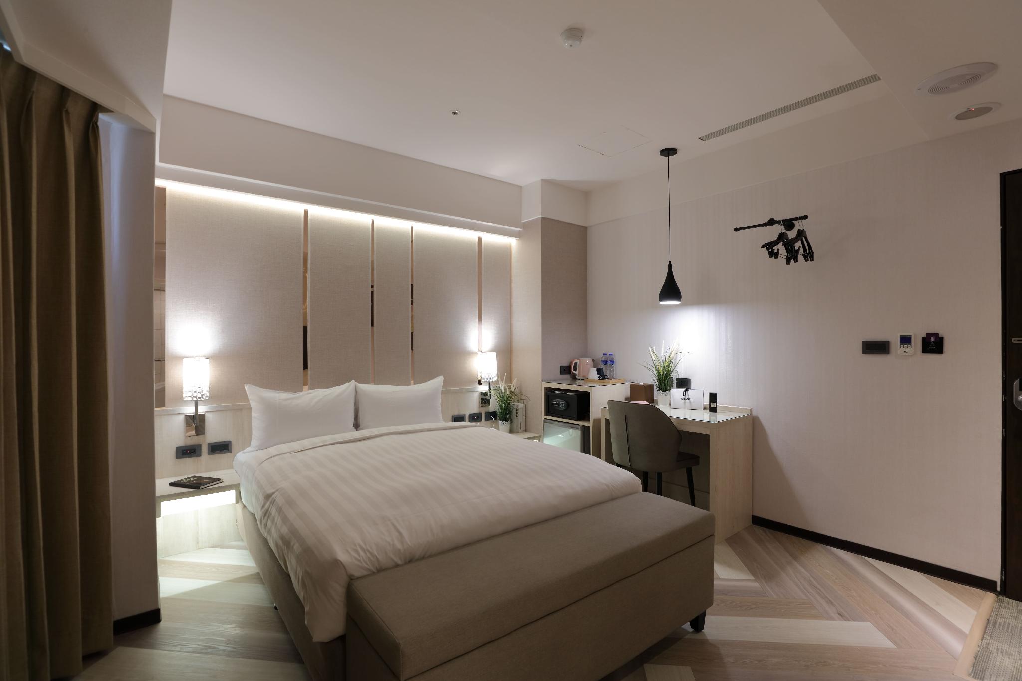 DELUXE, DOUBLE BED