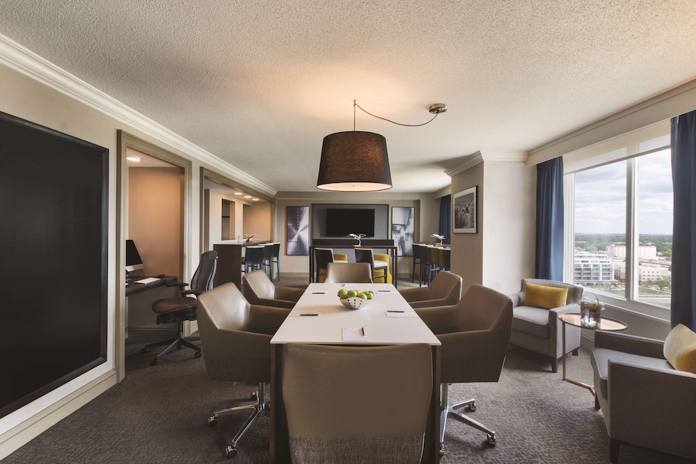 Hyatt Regency Wichita 66/80