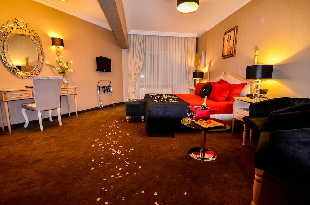 Ada Life Hotel 40/56