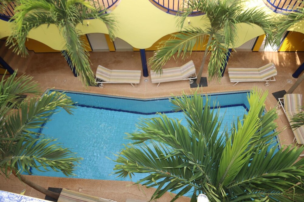 L Hacienda 28/30