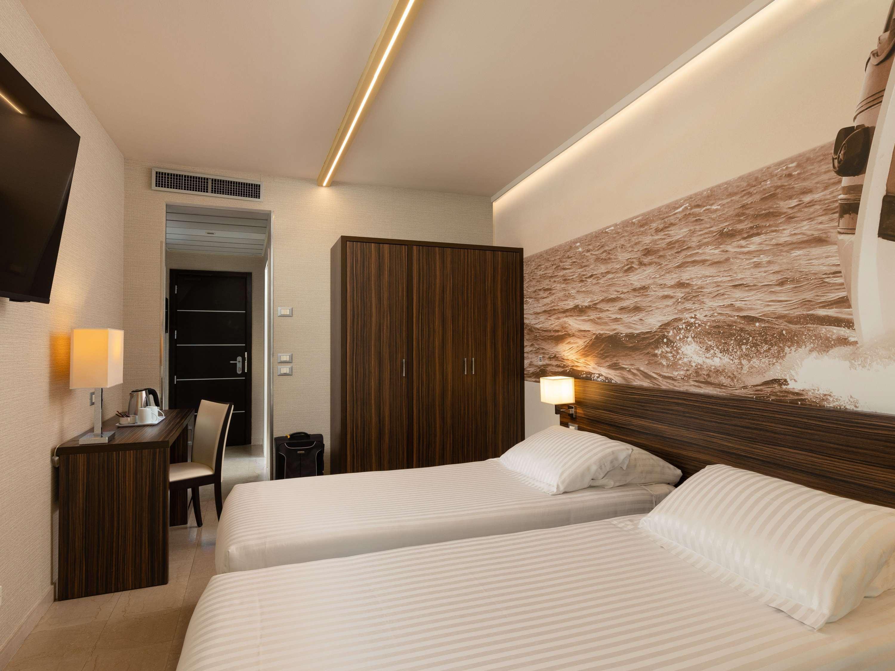 Classic, Twin Beds, Lateral Side Sea View, Terrace