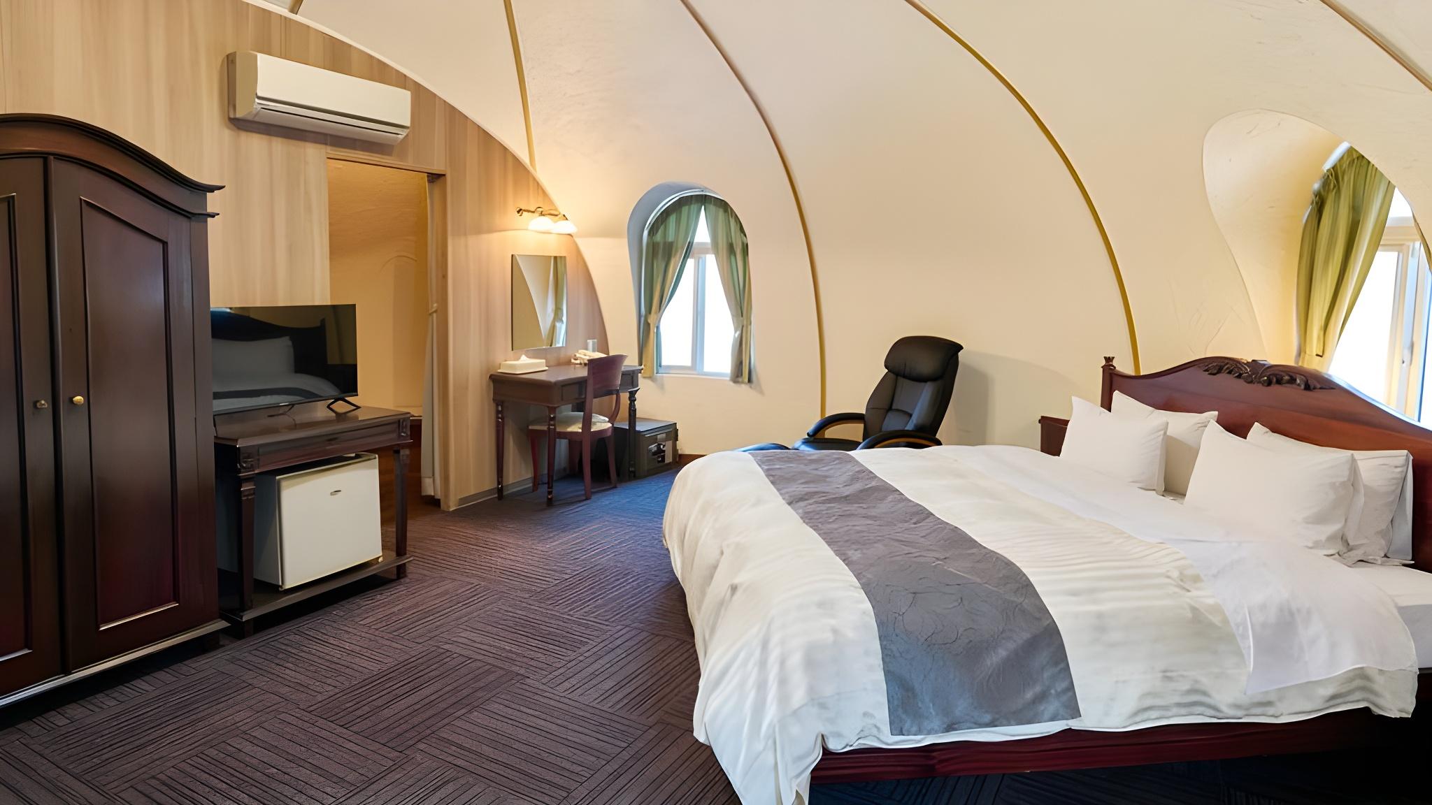 Western, Double Bed, Village Zone