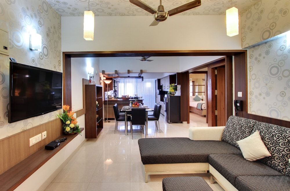 White Castle Corporate Residences 35/50