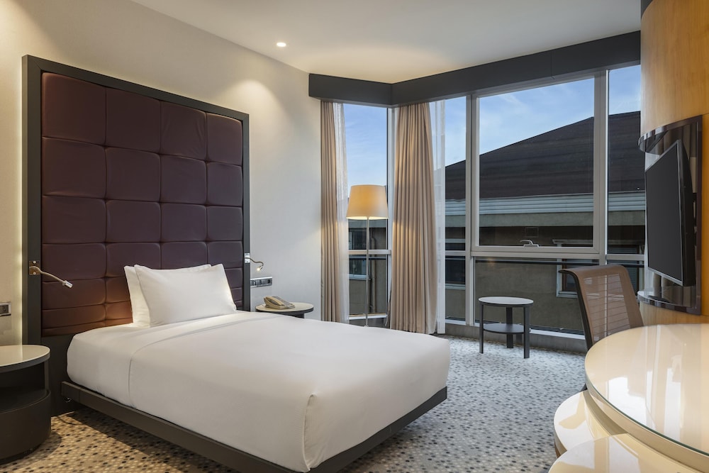 ROOM, KING BED, ACCESSIBLE