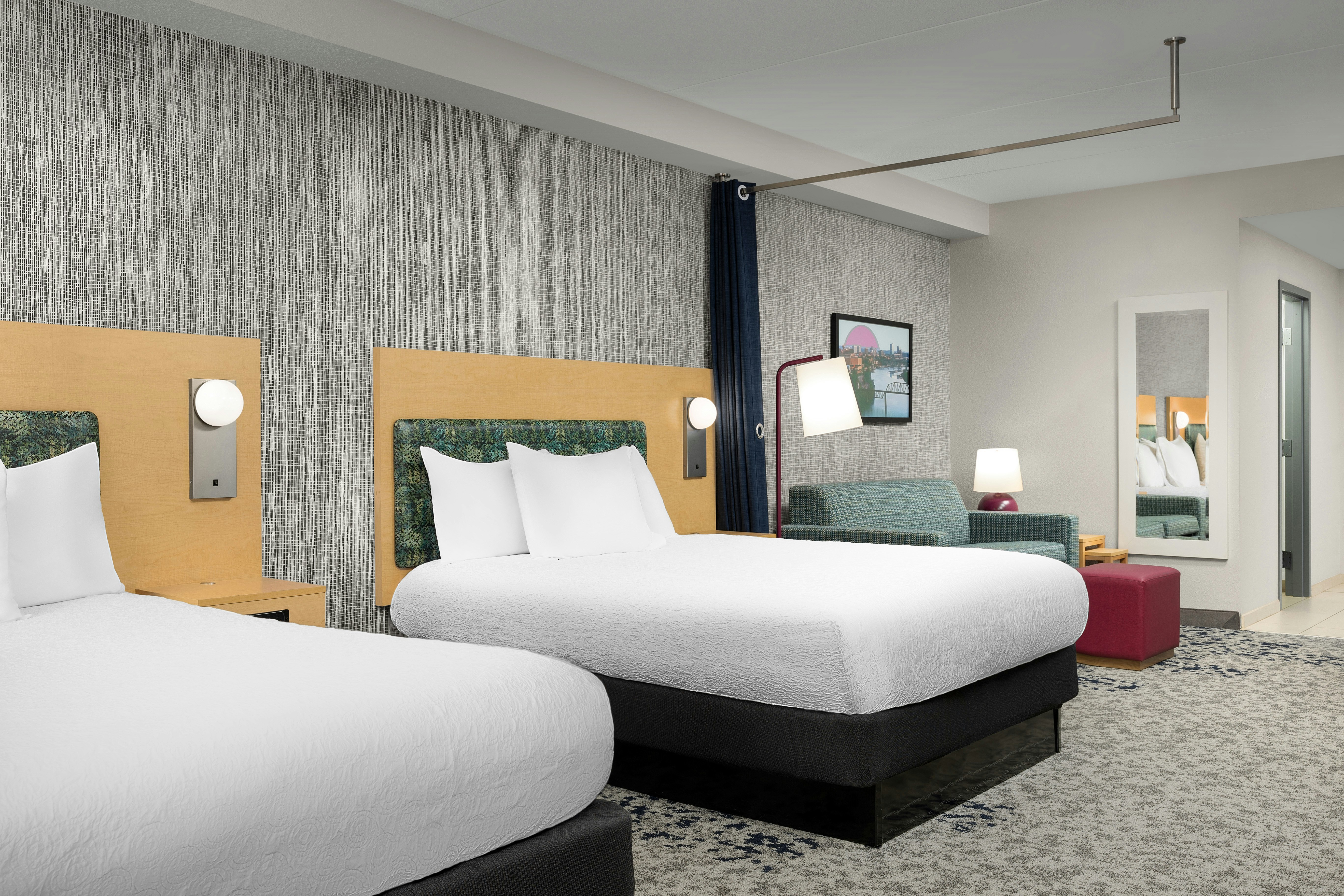 STUDIO, 2 QUEEN BEDS