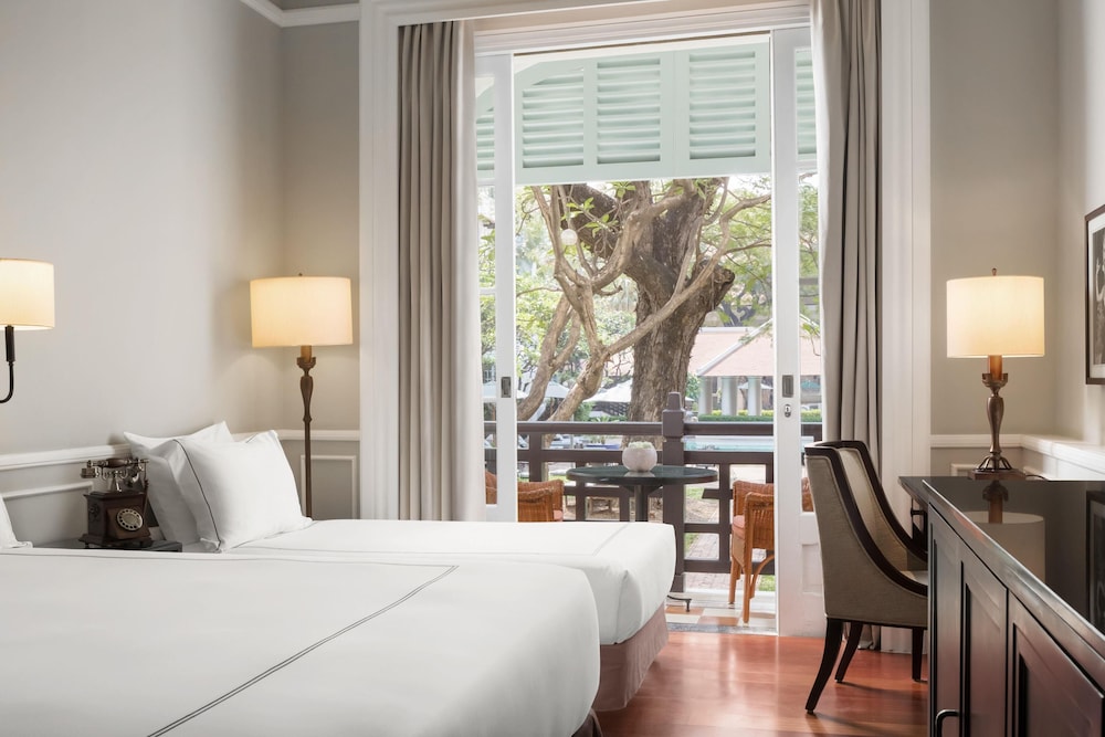 State, Twin Beds, Raffles Hotel Le Royal 4/10