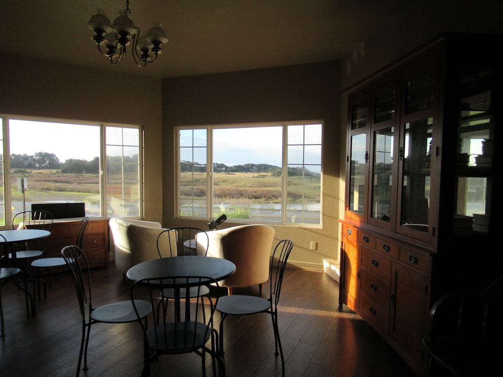 Gualala Country Inn 33/45