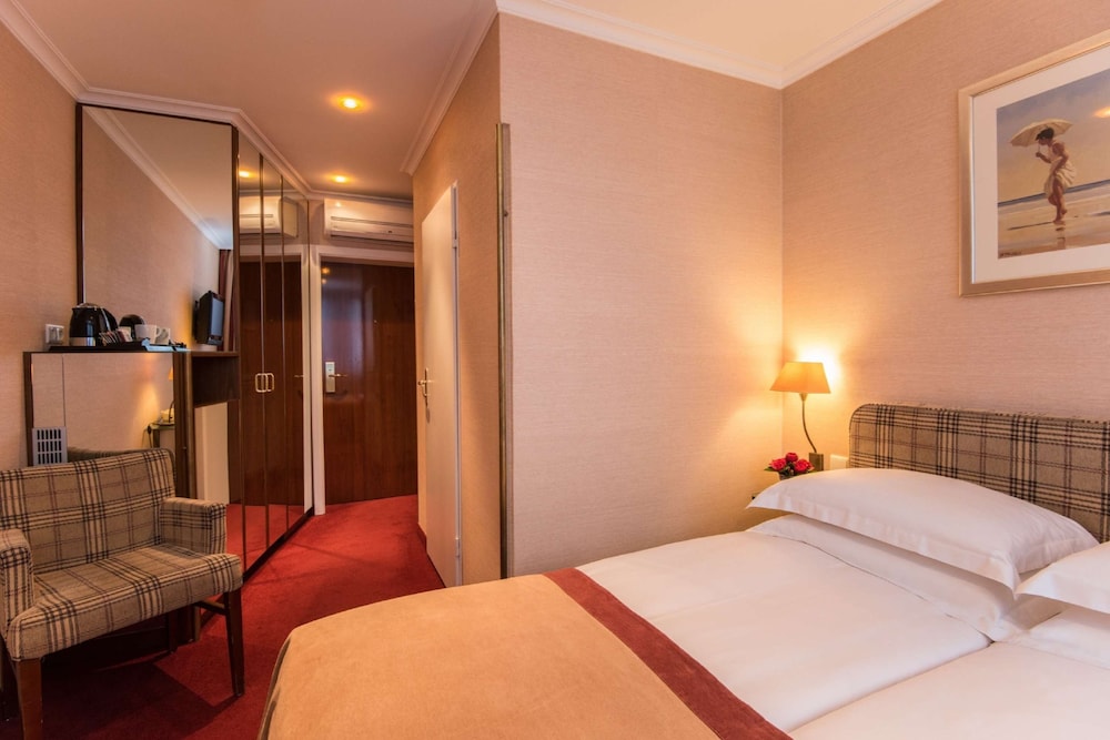 Best Western Plus Hotel St. Raphael 16/48