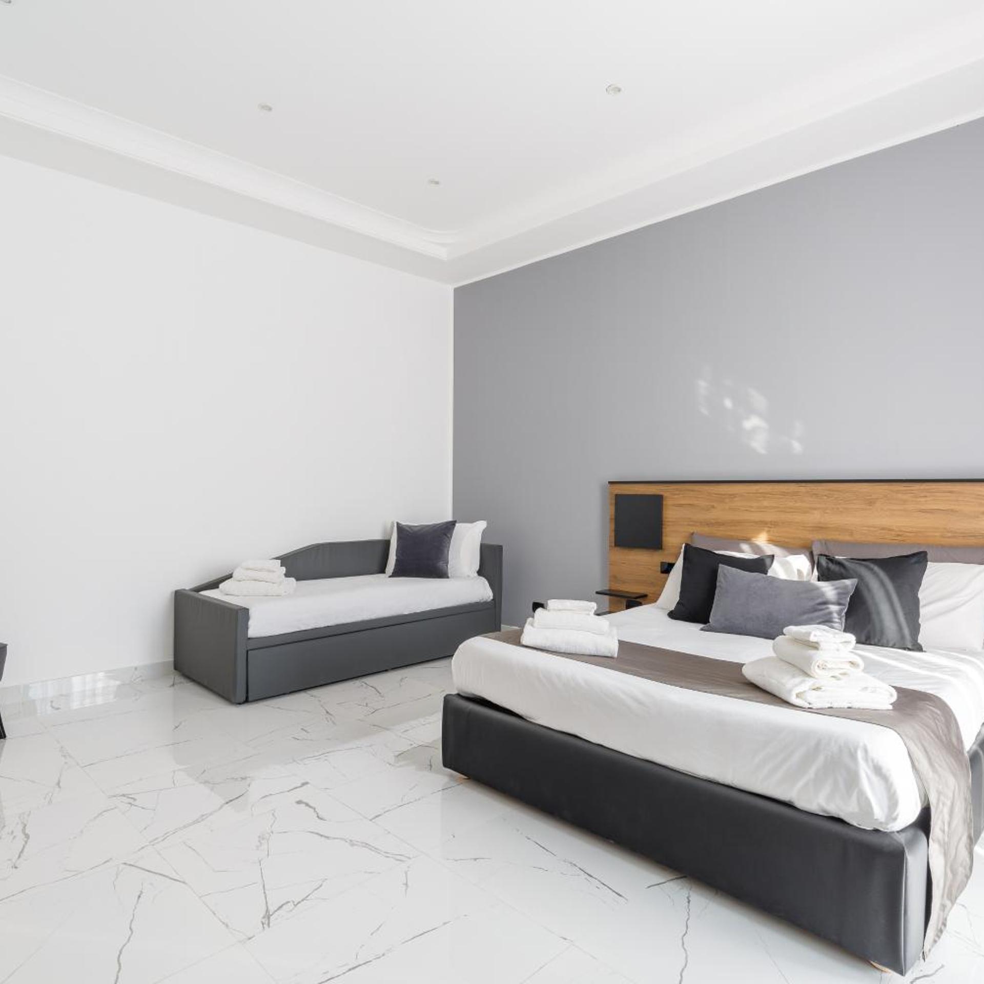 Junior Suite, King Bed, Mountain View