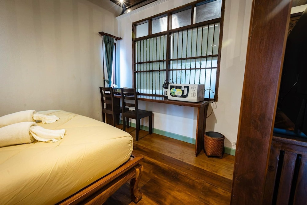 EXECUTIVE